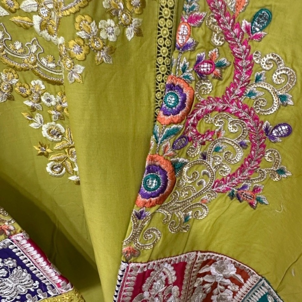 Embroidered mehendhi Traditional Pakistani 3 piece shalwar kameez - Picture 4 of 6